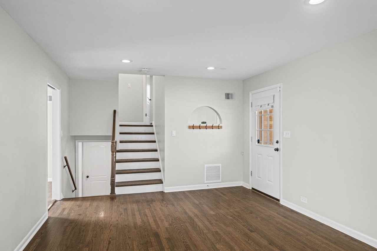 230 Greenfield Dr - Photo 4 of 31