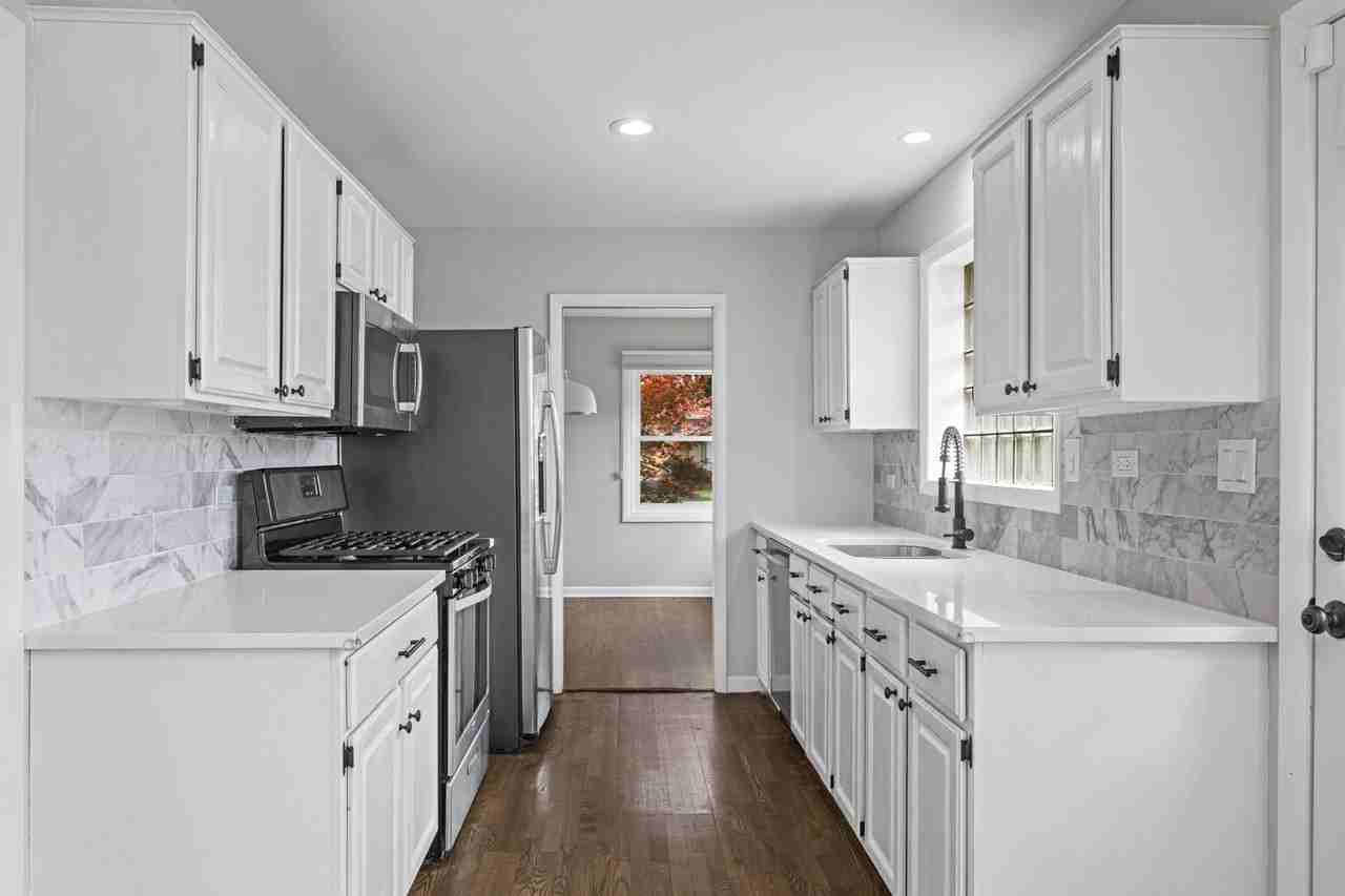 230 Greenfield Dr - Photo 7 of 31