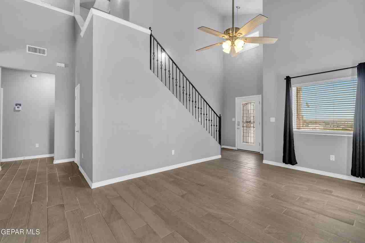 8601 Polaris St - Photo 7 of 34