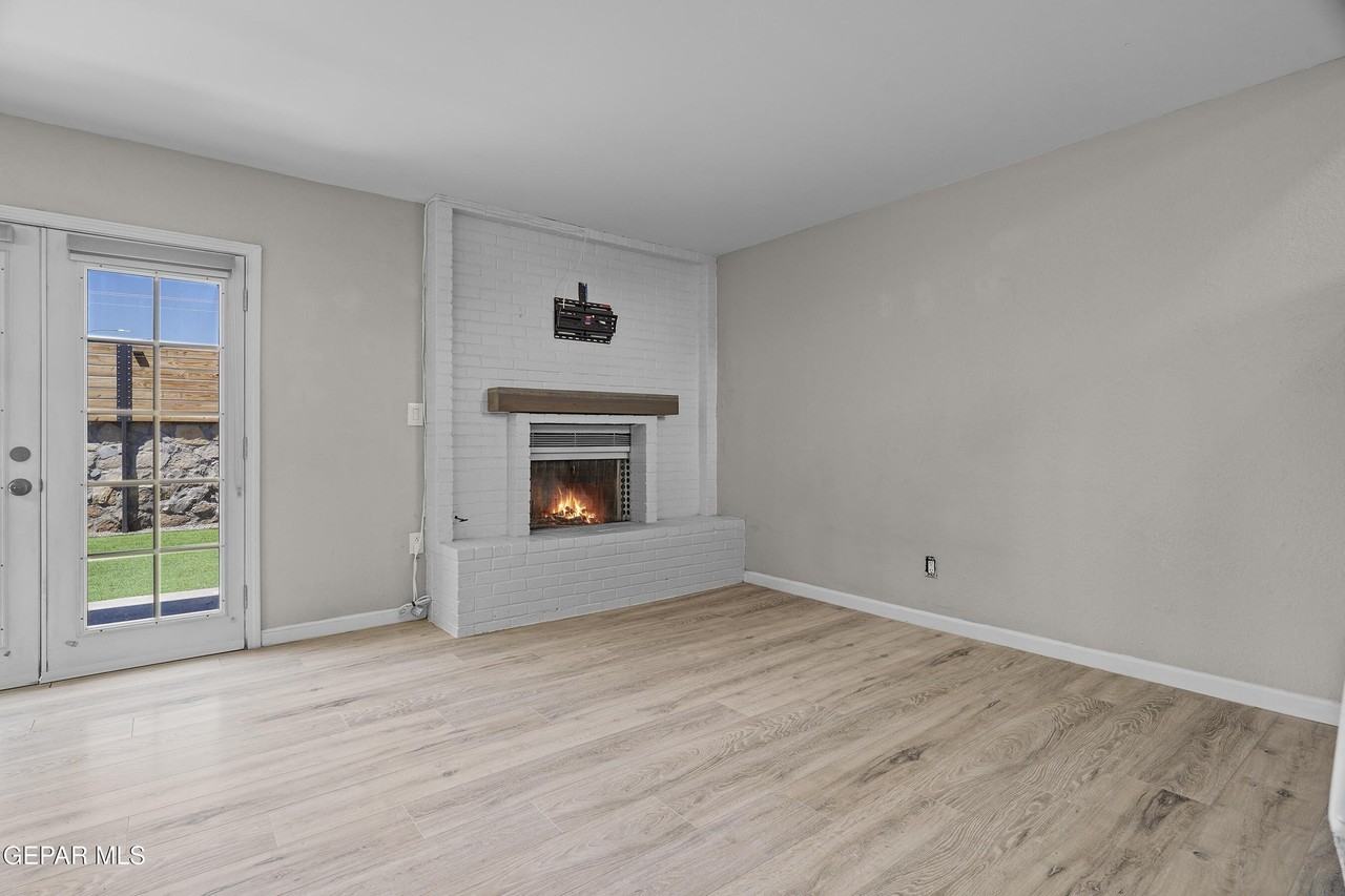 2617 Red Sails Dr #B - Photo 2 of 23
