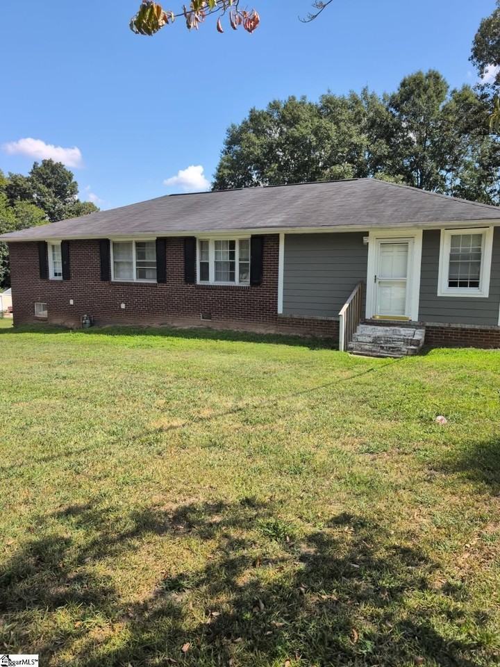 702 E Lee Rd - Photo 2 of 44