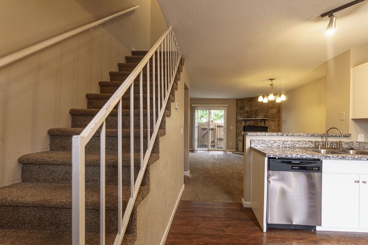 4030 Baytown Dr - Photo 6 of 20