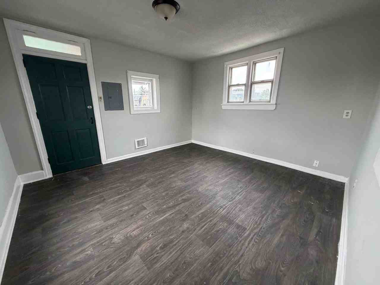 308 E King St - Photo 2 of 10