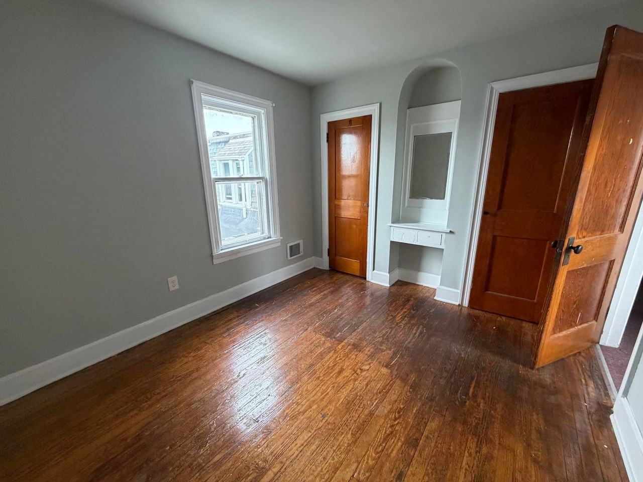 308 E King St - Photo 4 of 10