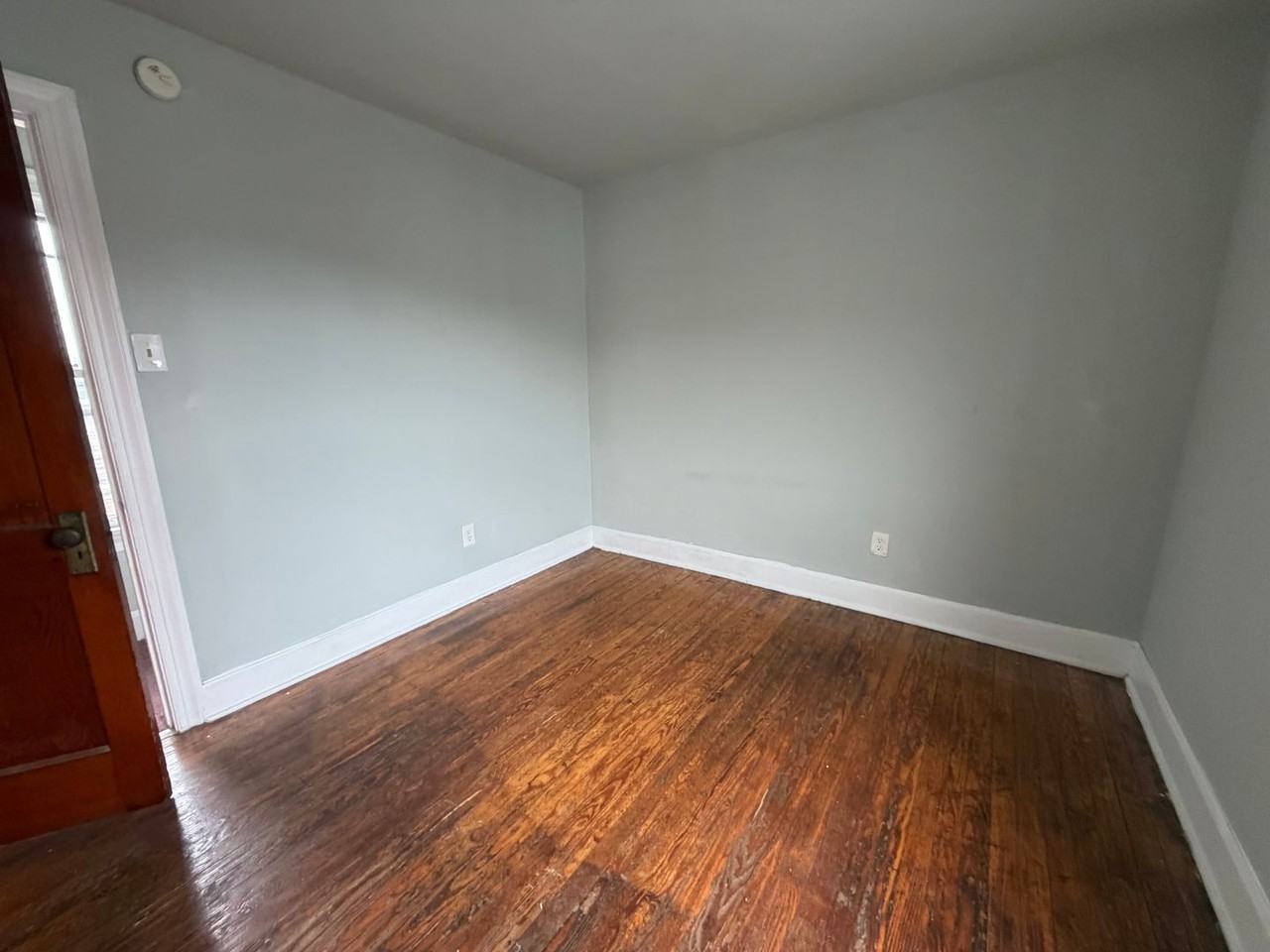 308 E King St - Photo 5 of 10