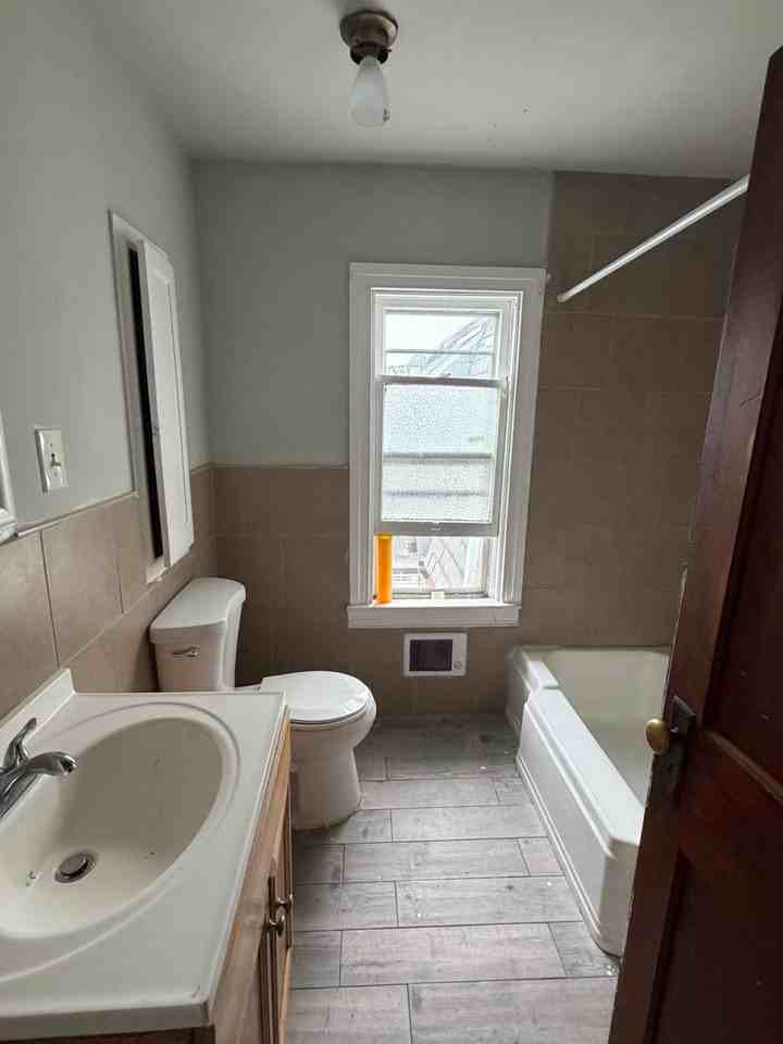 308 E King St - Photo 6 of 10