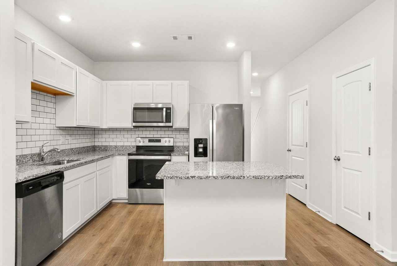 133 Cecil Rd - Photo 4 of 19