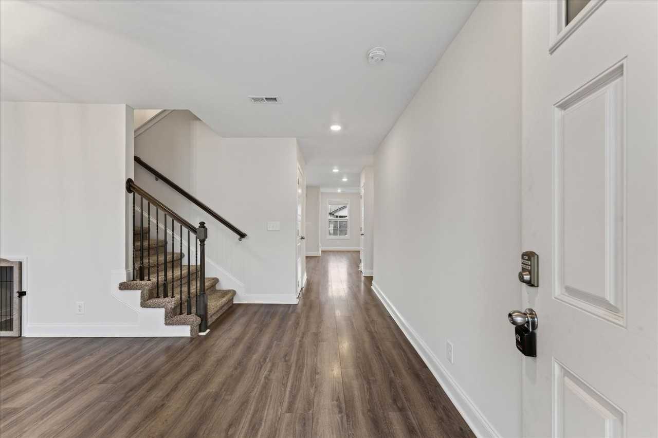 214 Copeland Rd - Photo 5 of 37