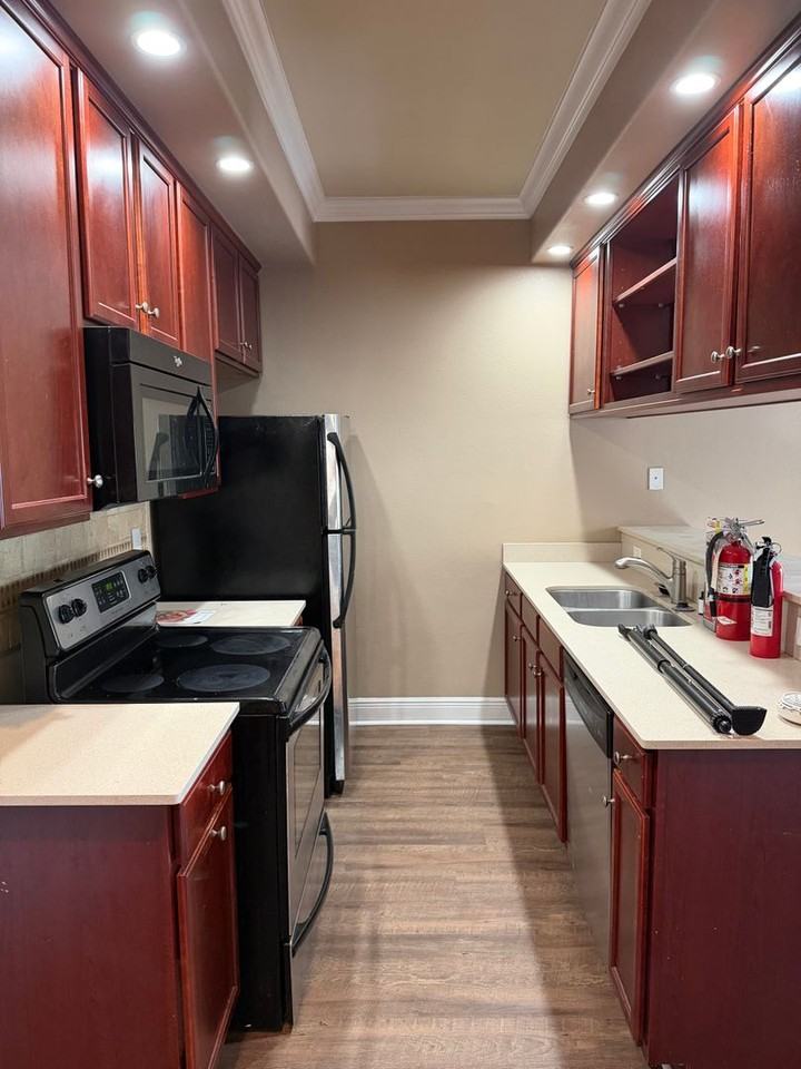 1922 Bloomington Ave - Photo 7 of 22