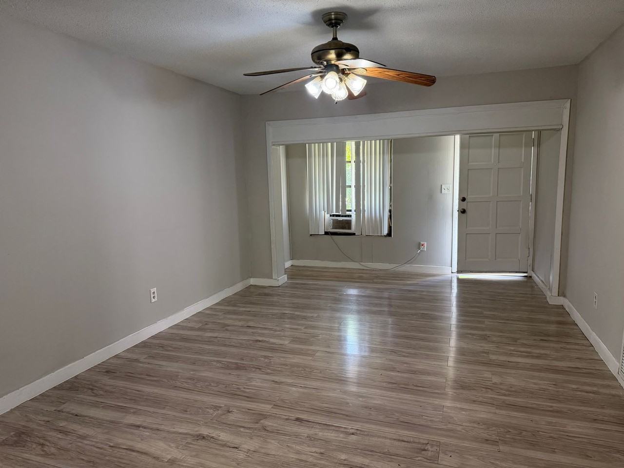 8323 Esperanza St - Photo 7 of 11