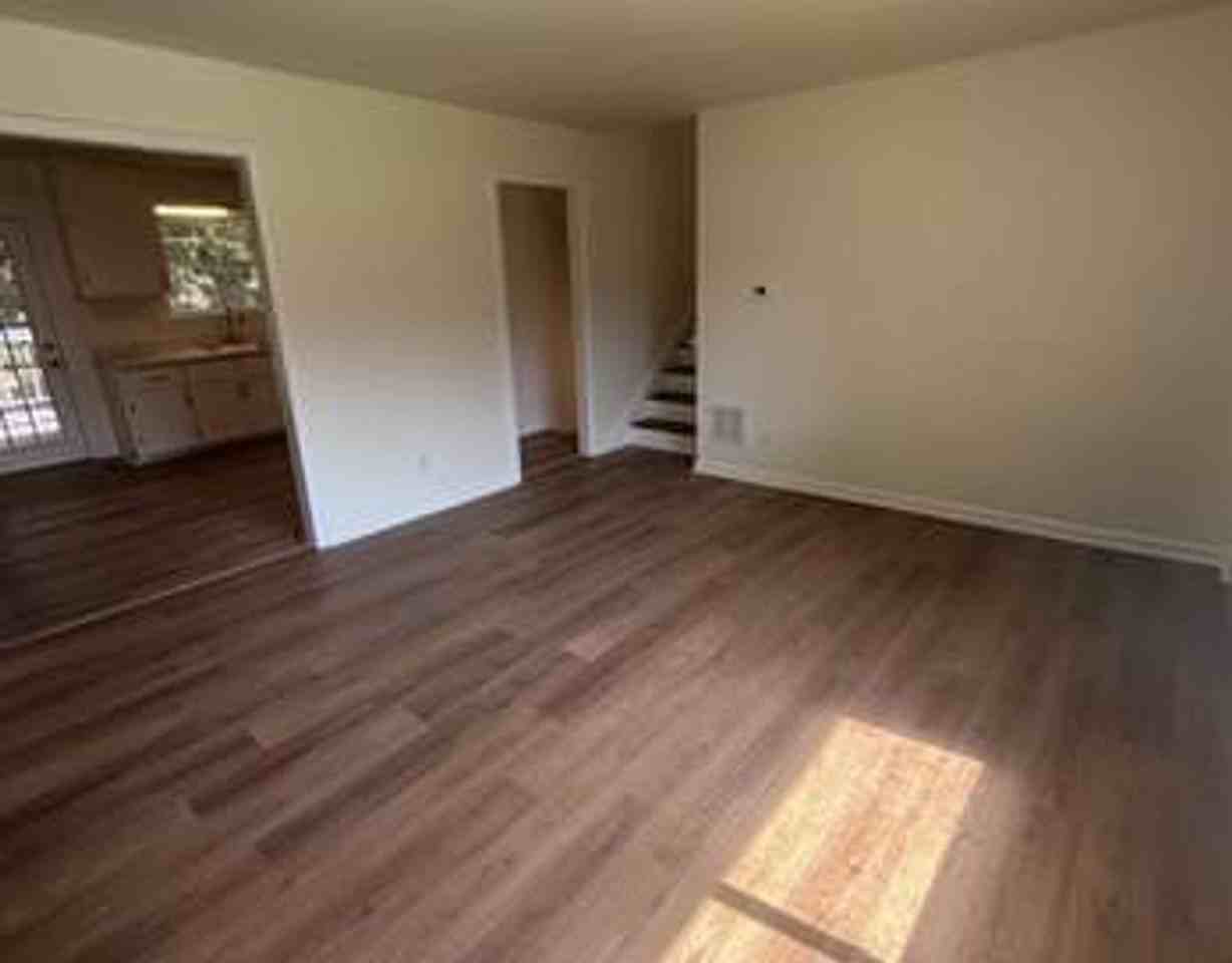 600 Park Ln - Photo 2 of 24