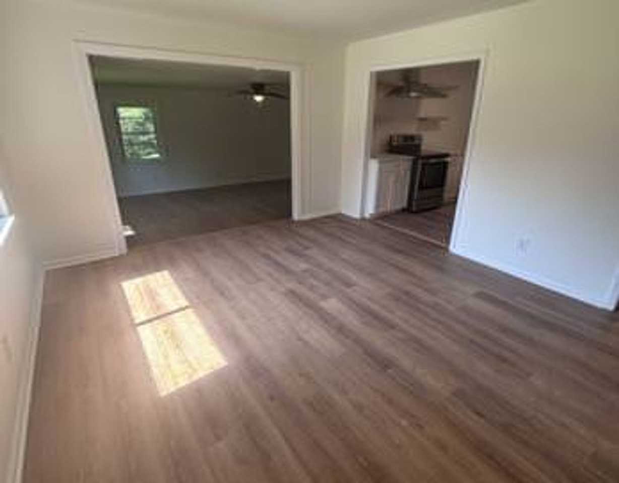 600 Park Ln - Photo 3 of 24