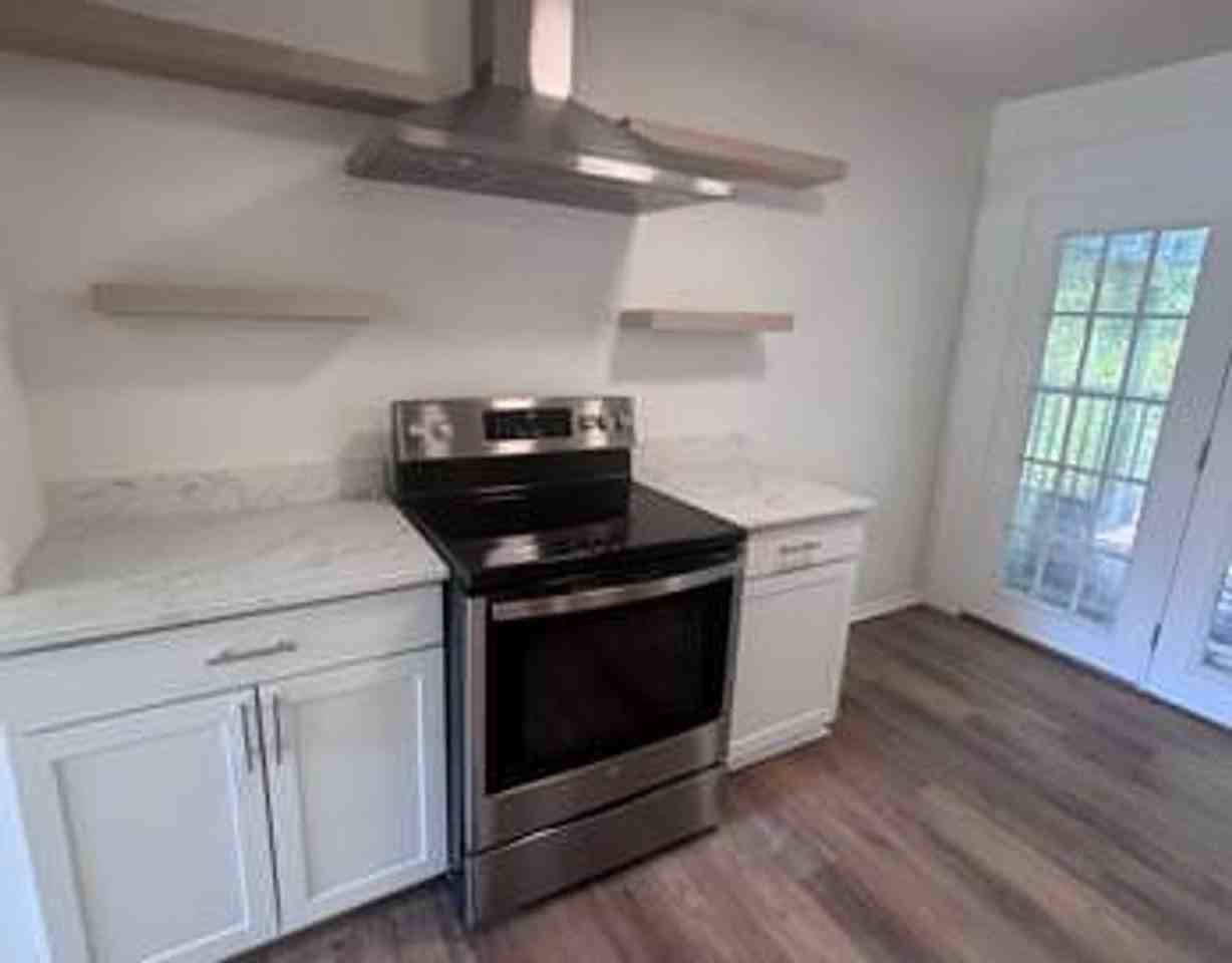 600 Park Ln - Photo 4 of 24