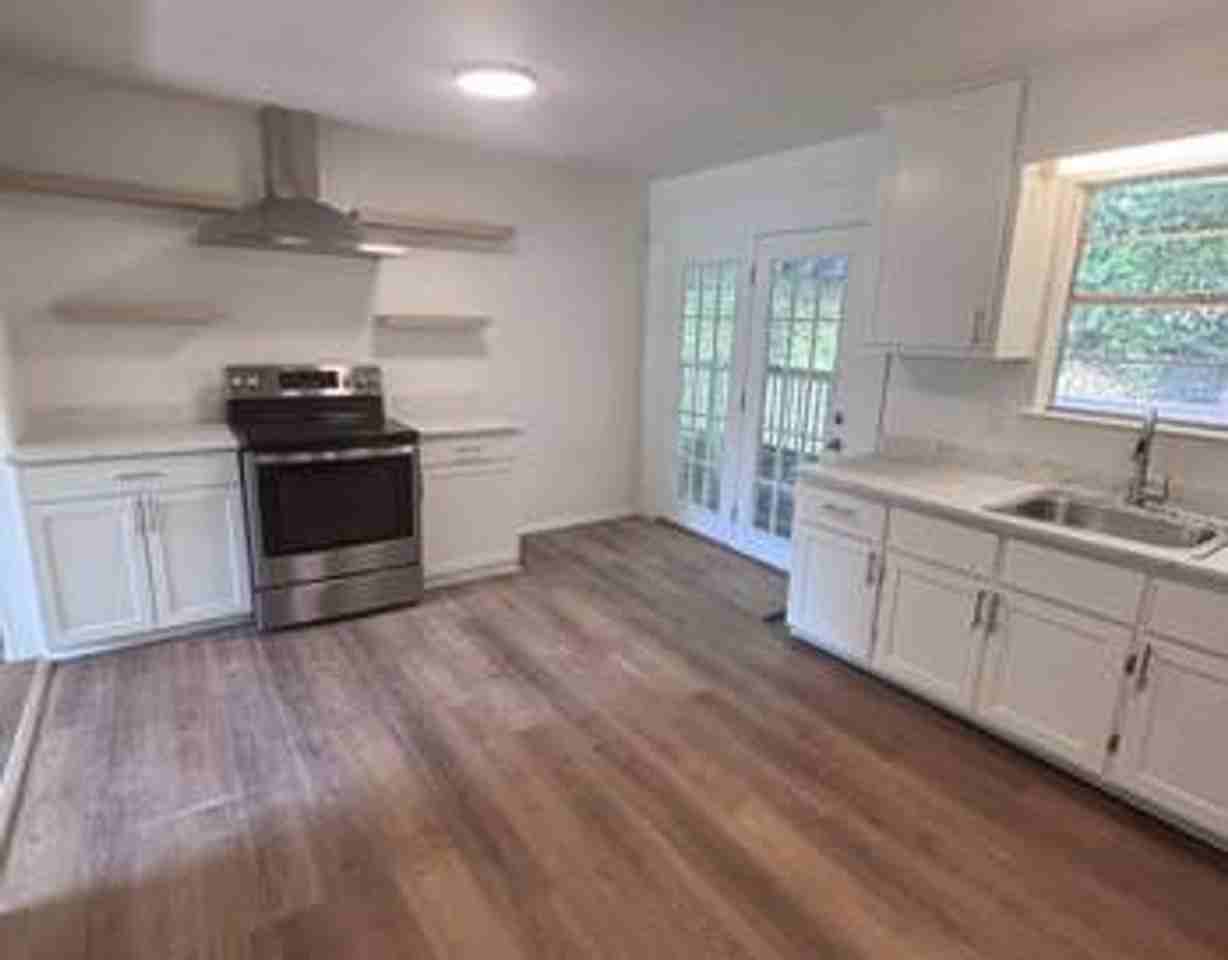 600 Park Ln - Photo 5 of 24