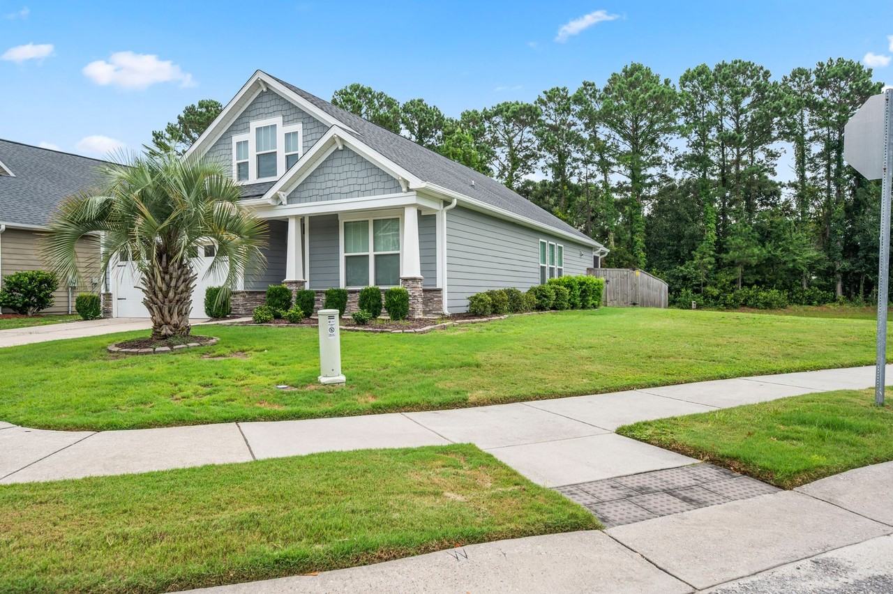 720 Goodlet Cir - Photo 2 of 35