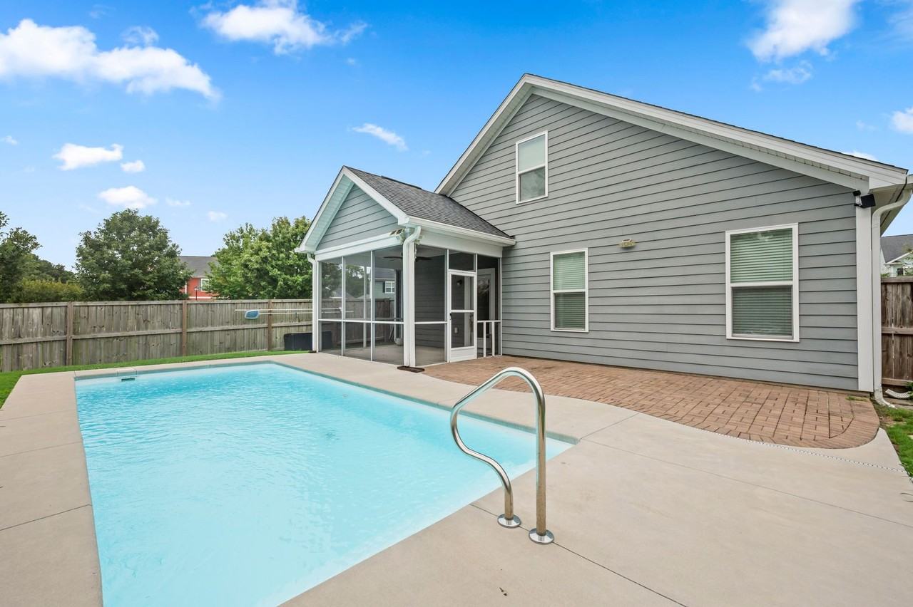 720 Goodlet Cir - Photo 3 of 35