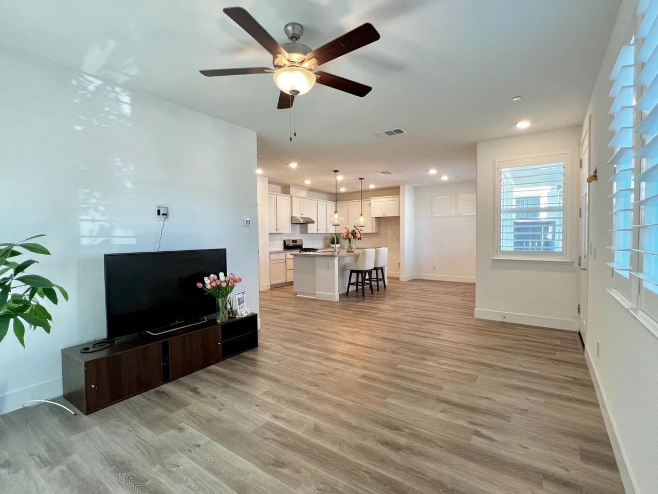 2129 Hunt St - Photo 6 of 42