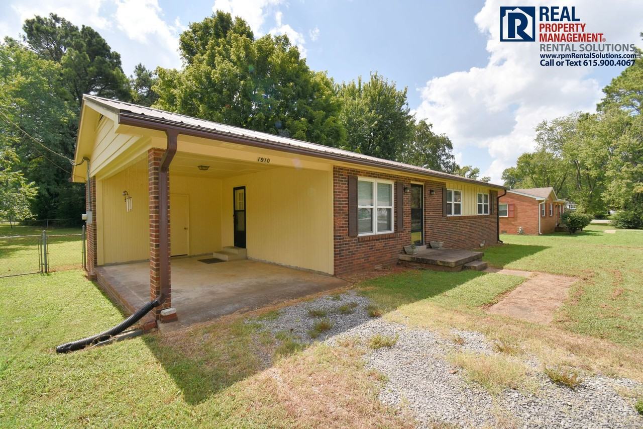 1910 Russell Dr - Photo 2 of 20