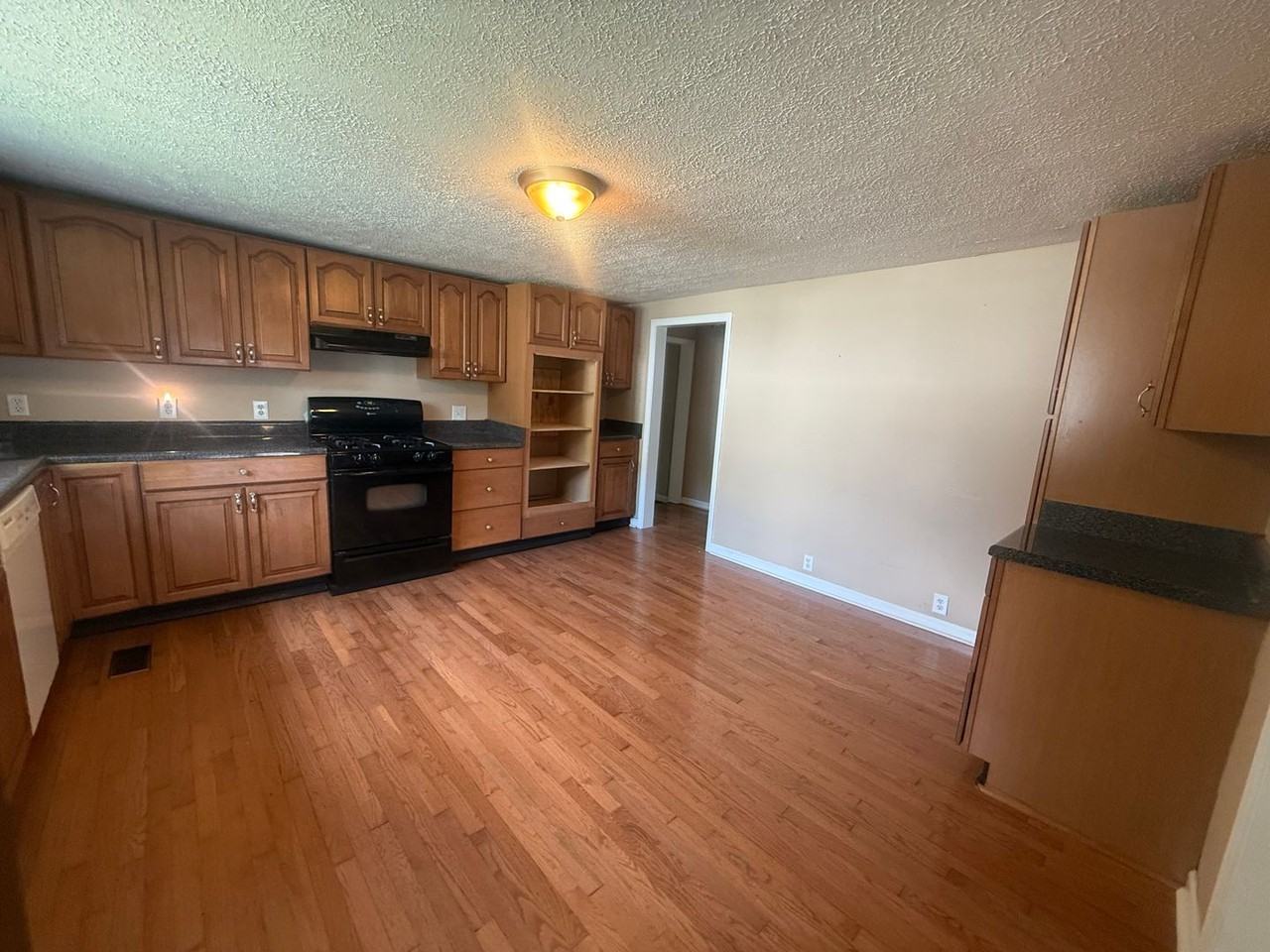 11 Magnolia St - Photo 5 of 17