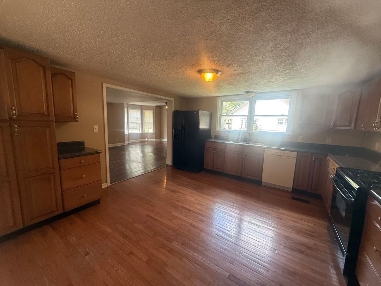 11 Magnolia St - Photo 6 of 17