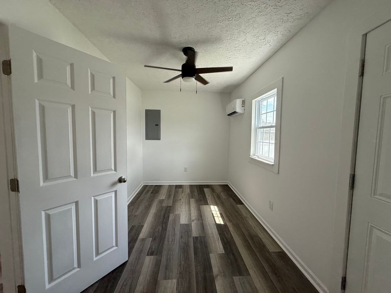 1728 Park St - Photo 6 of 9