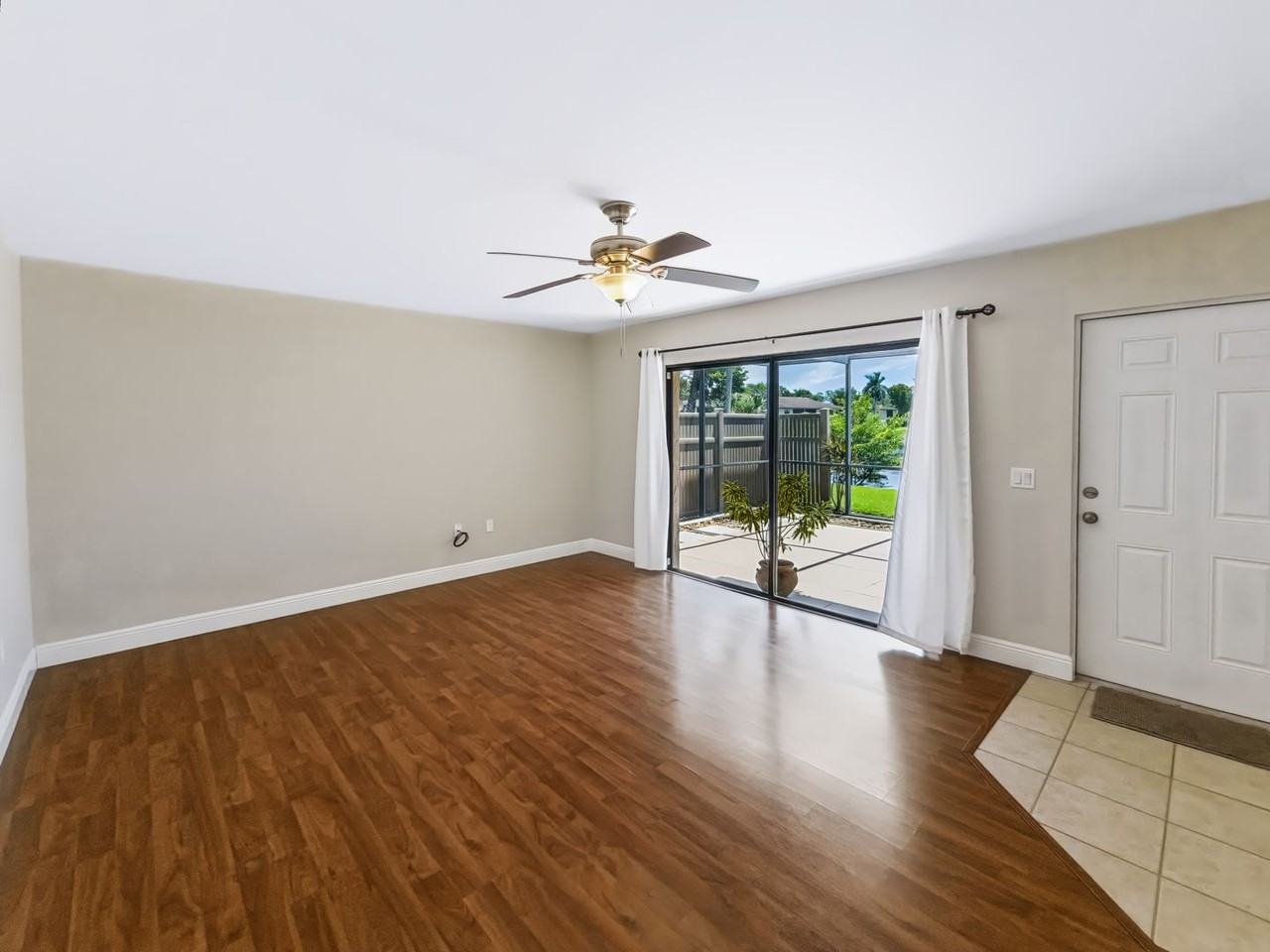 128 Lake Point Ln - Photo 4 of 45