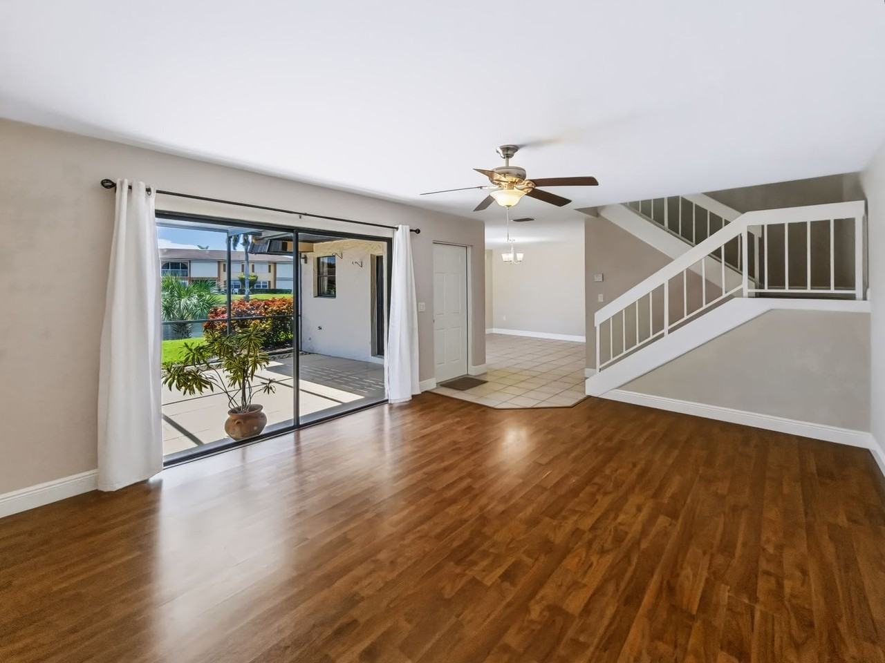128 Lake Point Ln - Photo 6 of 45