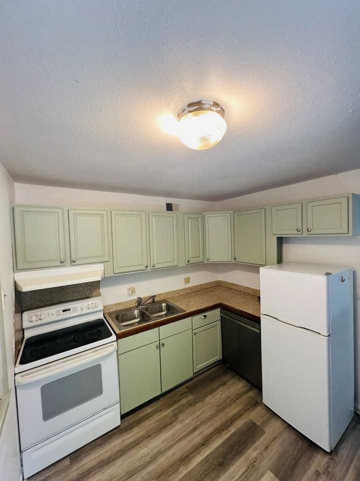 1006 Archer St - Photo 3 of 10