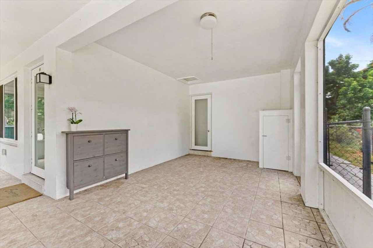 4641 Sw 25th Ter - Photo 3 of 17