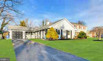featured image of 17 Parish Ln