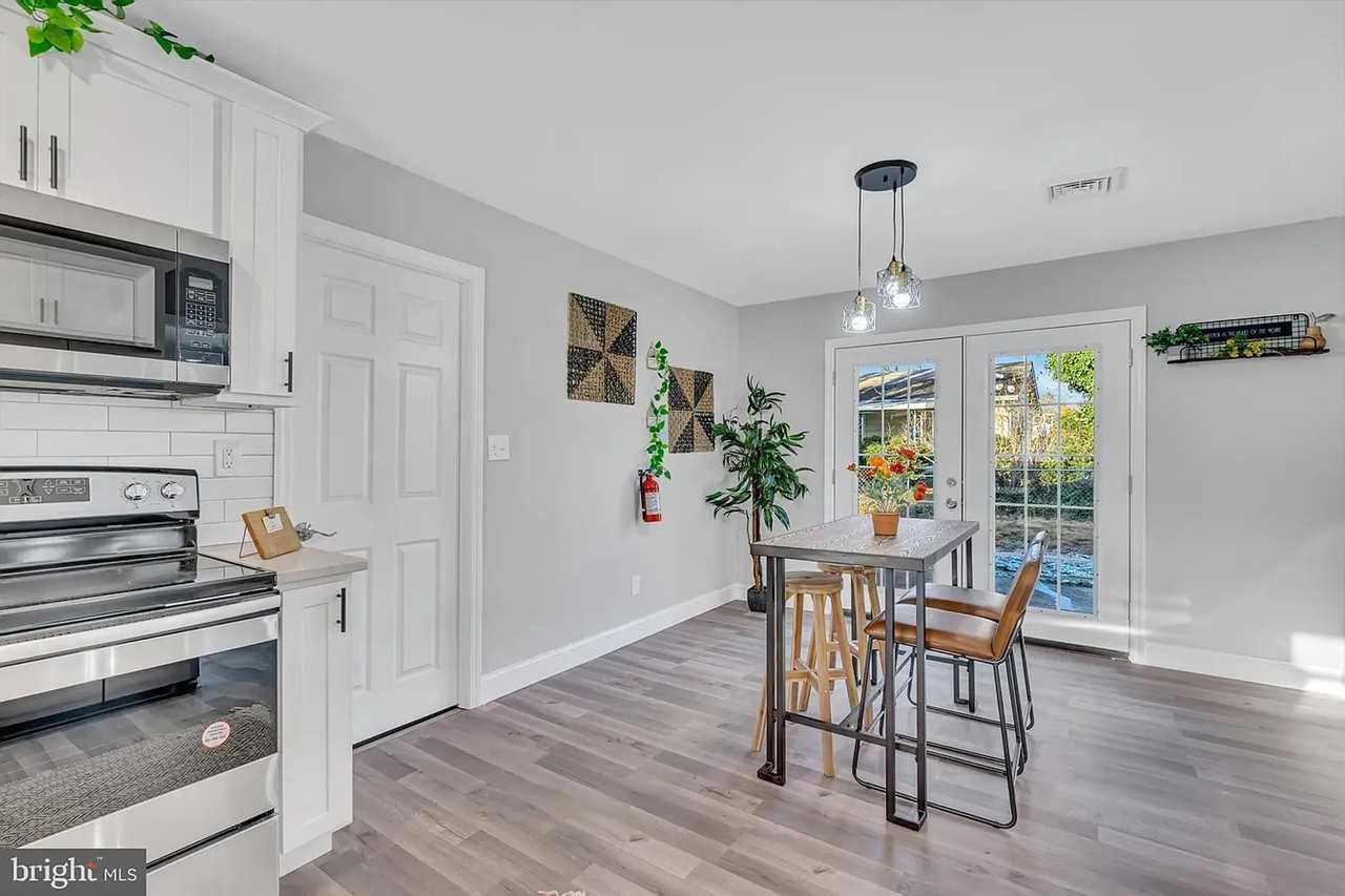 17 Parish Ln - Photo 2 of 34