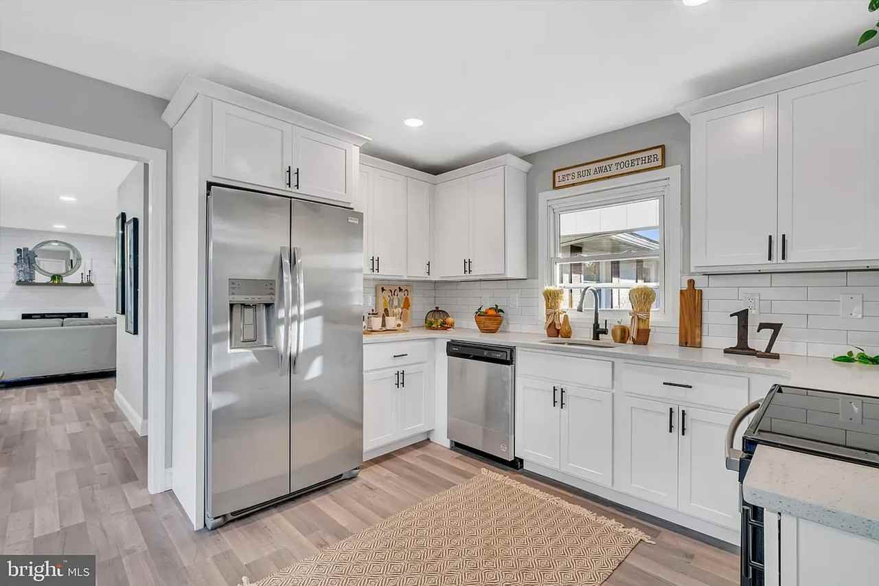 17 Parish Ln - Photo 3 of 34
