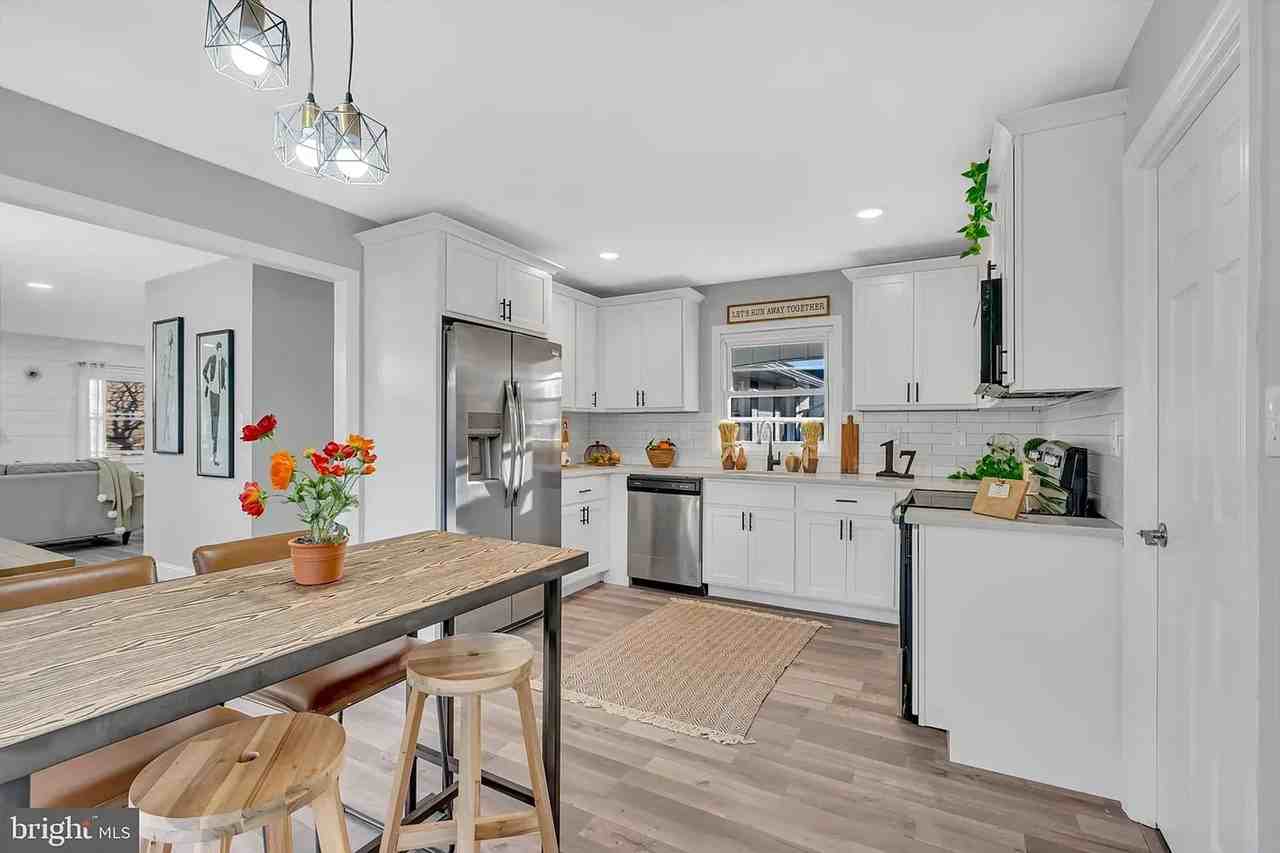 17 Parish Ln - Photo 7 of 34