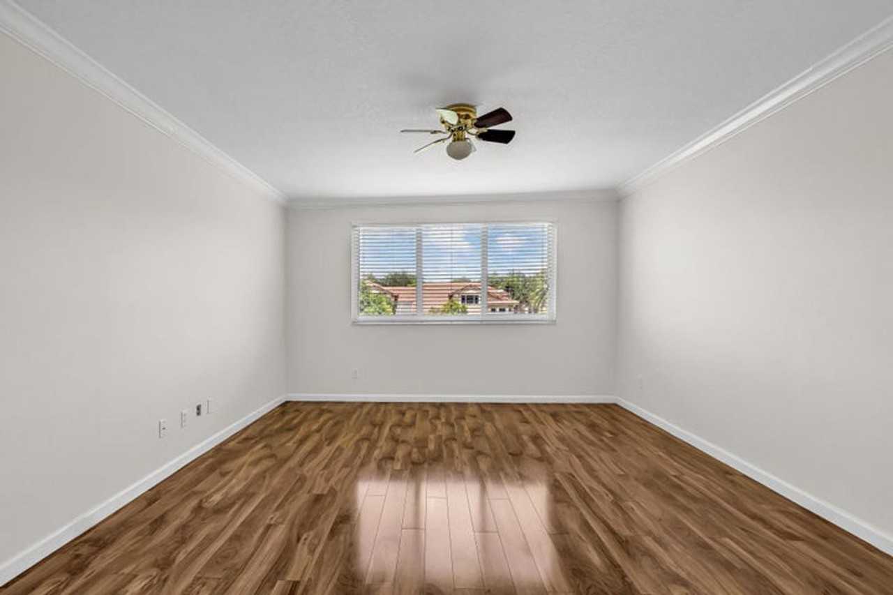 12571 Nw 57th Ct - Photo 7 of 18
