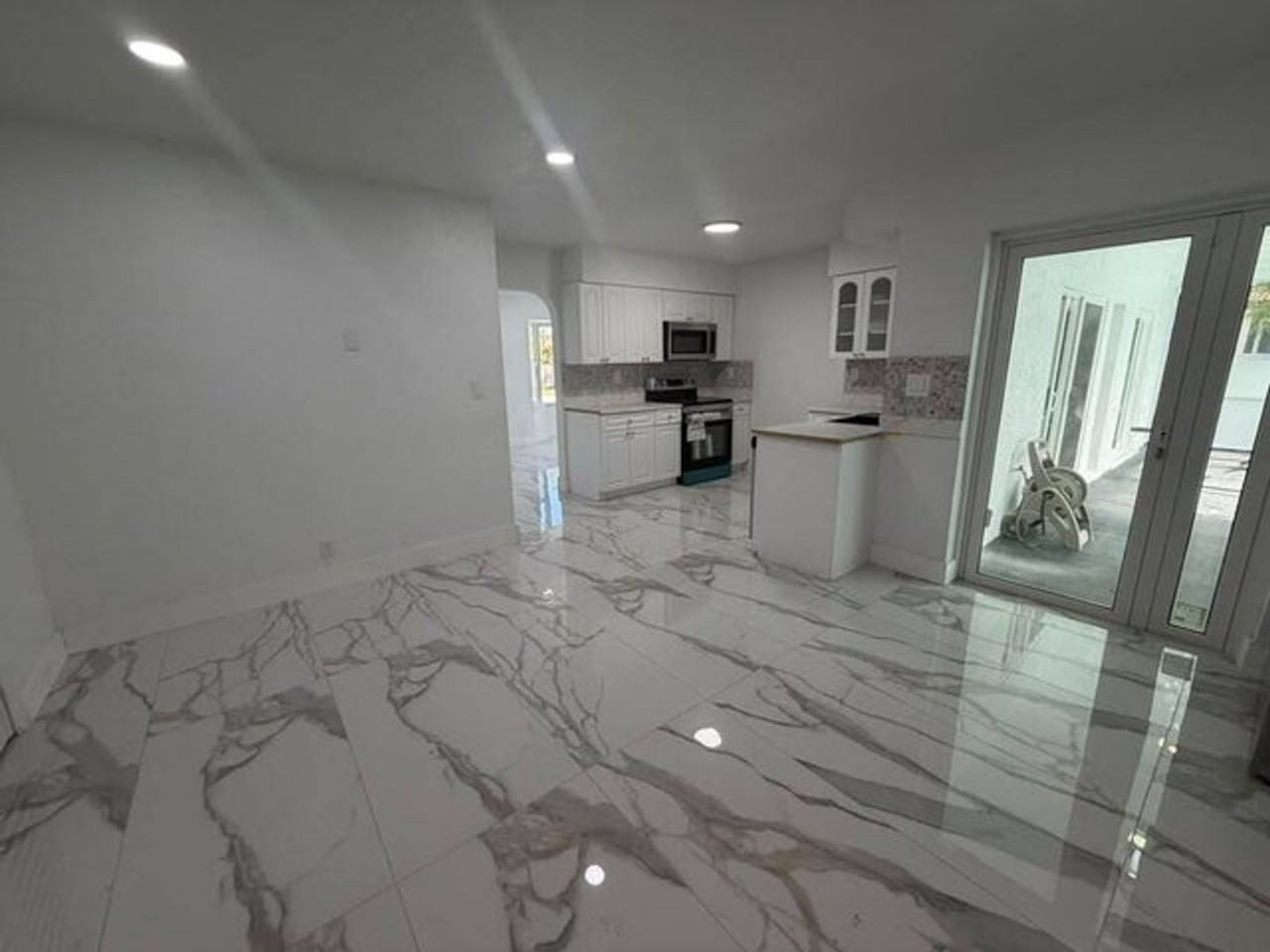 3911 Nw 32nd Ave - Photo 3 of 15