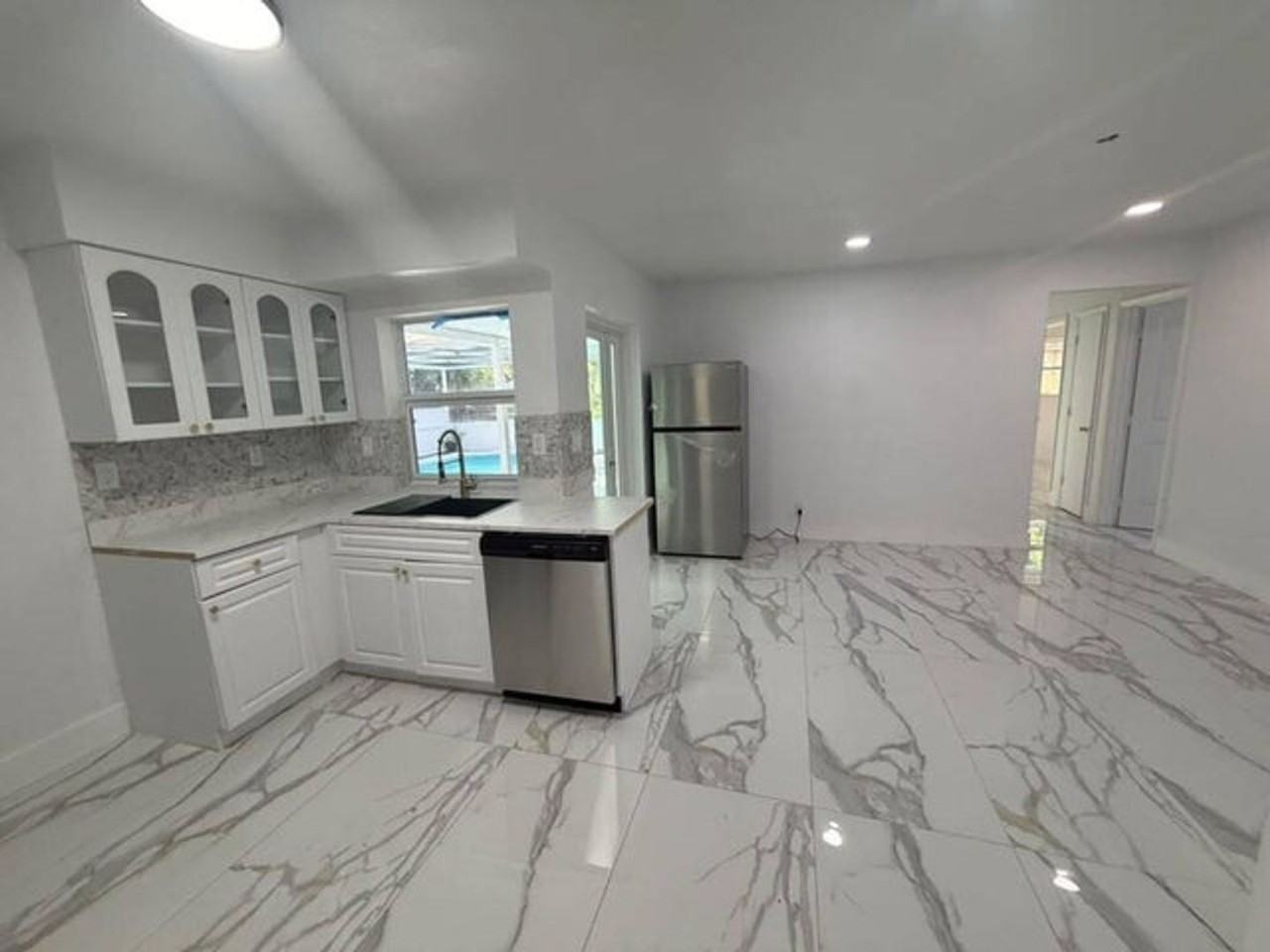 3911 Nw 32nd Ave - Photo 4 of 15