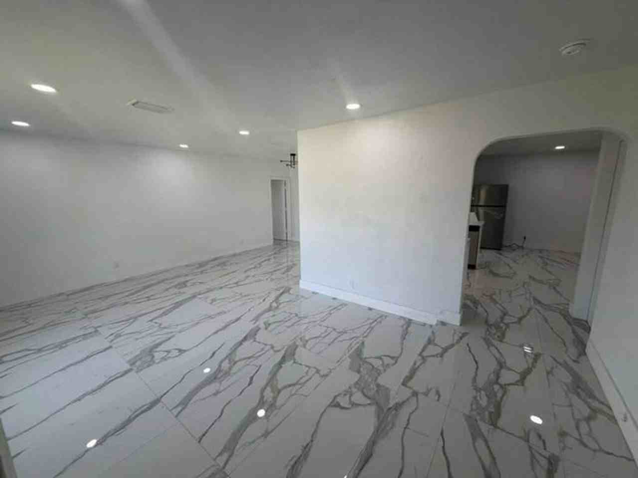 3911 Nw 32nd Ave - Photo 5 of 15