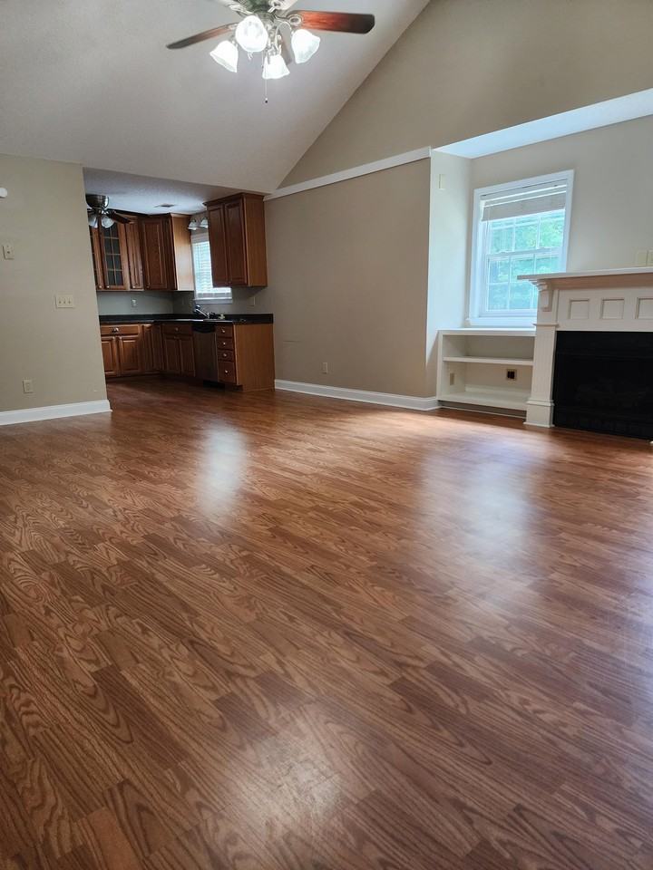 112 Maplewood Ave Sw #1 - Photo 3 of 8