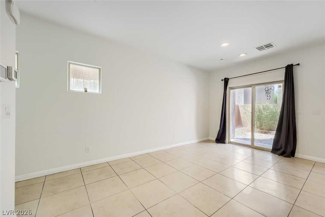 1116 Bobby Basin Ave - Photo 4 of 43
