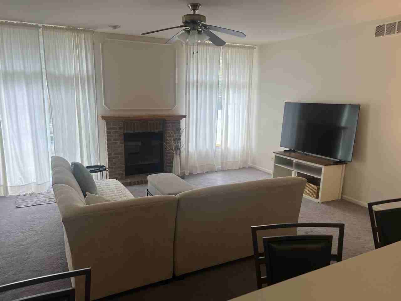998 Catherine St - Photo 3 of 25