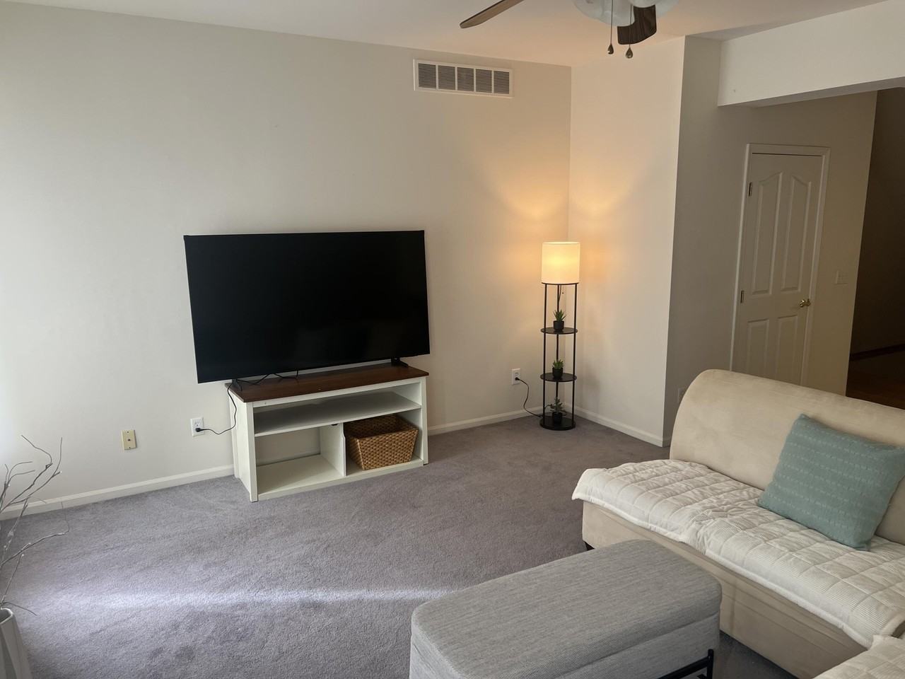 998 Catherine St - Photo 4 of 25
