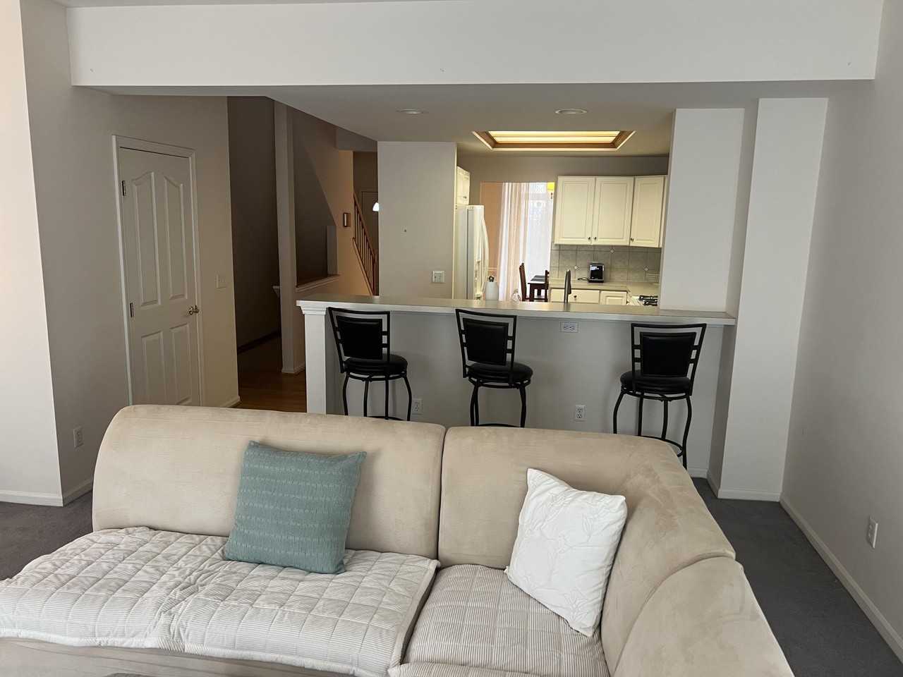 998 Catherine St - Photo 5 of 25