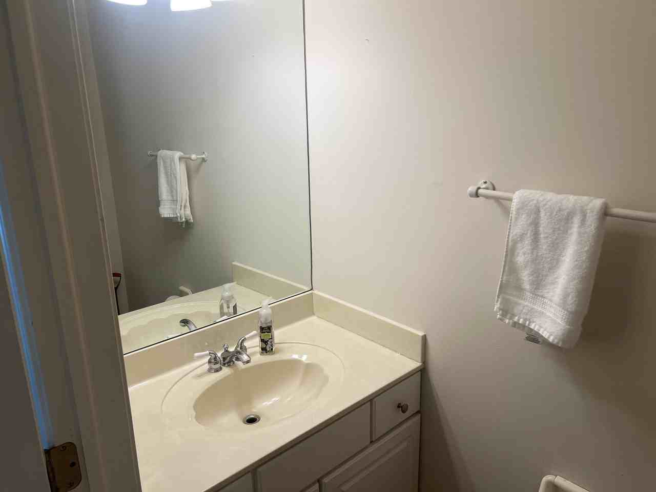 998 Catherine St - Photo 6 of 25