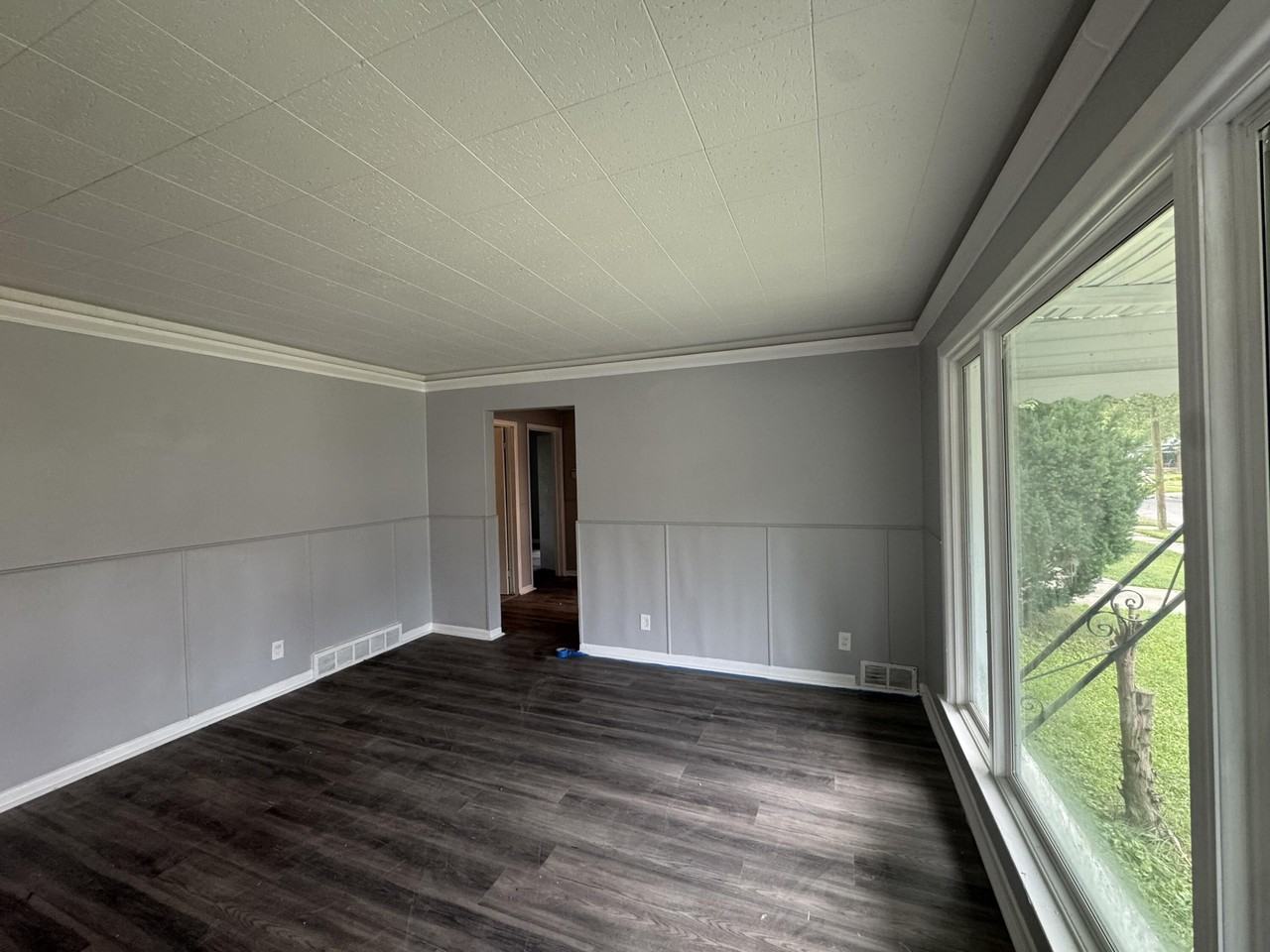 1735 Meadowlane St - Photo 4 of 14
