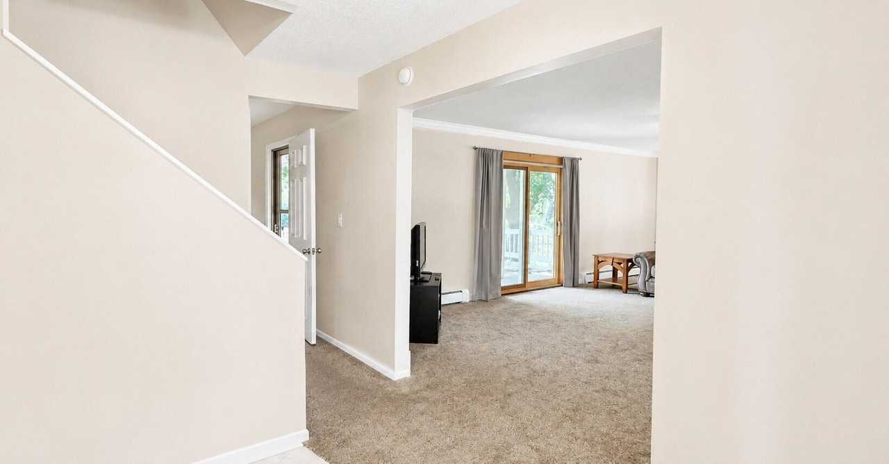 819 Elm St - Photo 3 of 48