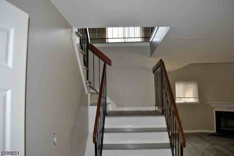 910 Reed Ct - Photo 3 of 24