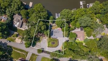 featured image of 38 Oneida Ave