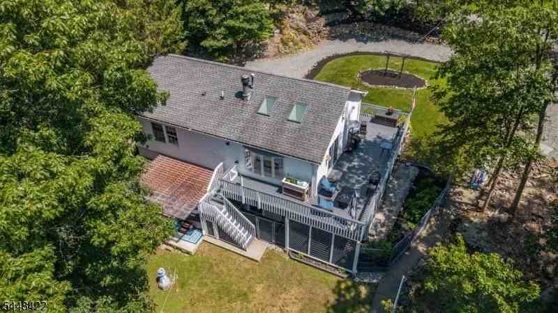 38 Oneida Ave - Photo 4 of 35