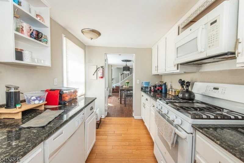 39 Midland Ave #2 - Photo 4 of 22