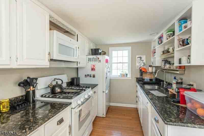 39 Midland Ave #2 - Photo 5 of 22